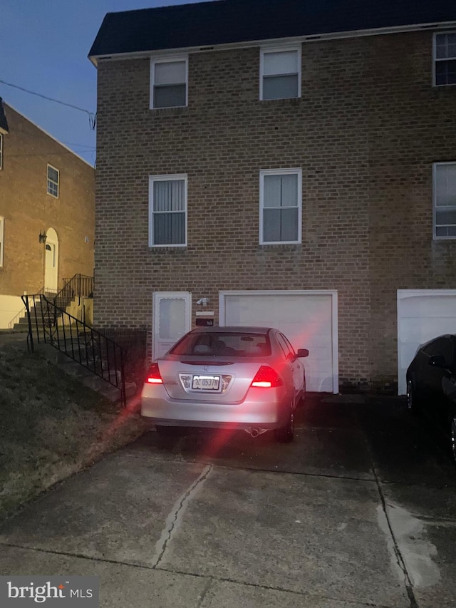 view of front facade with a garage