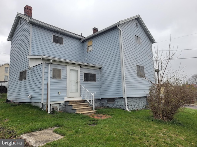 11 Green St, Frostburg, MD 21532 - back of property with a lawn