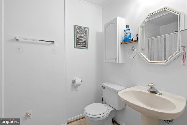 bathroom featuring toilet and sink