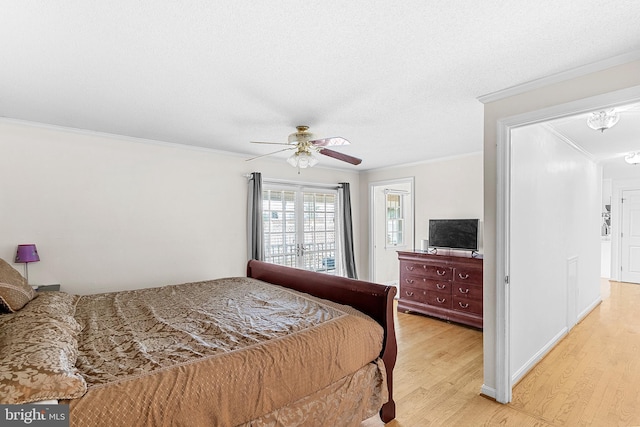 bedroom featuring ceiling fan, crown molding, light hardwood / wood-style floors, and a textured ceiling