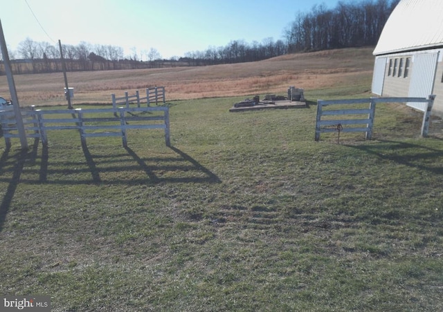 view of yard with a rural view