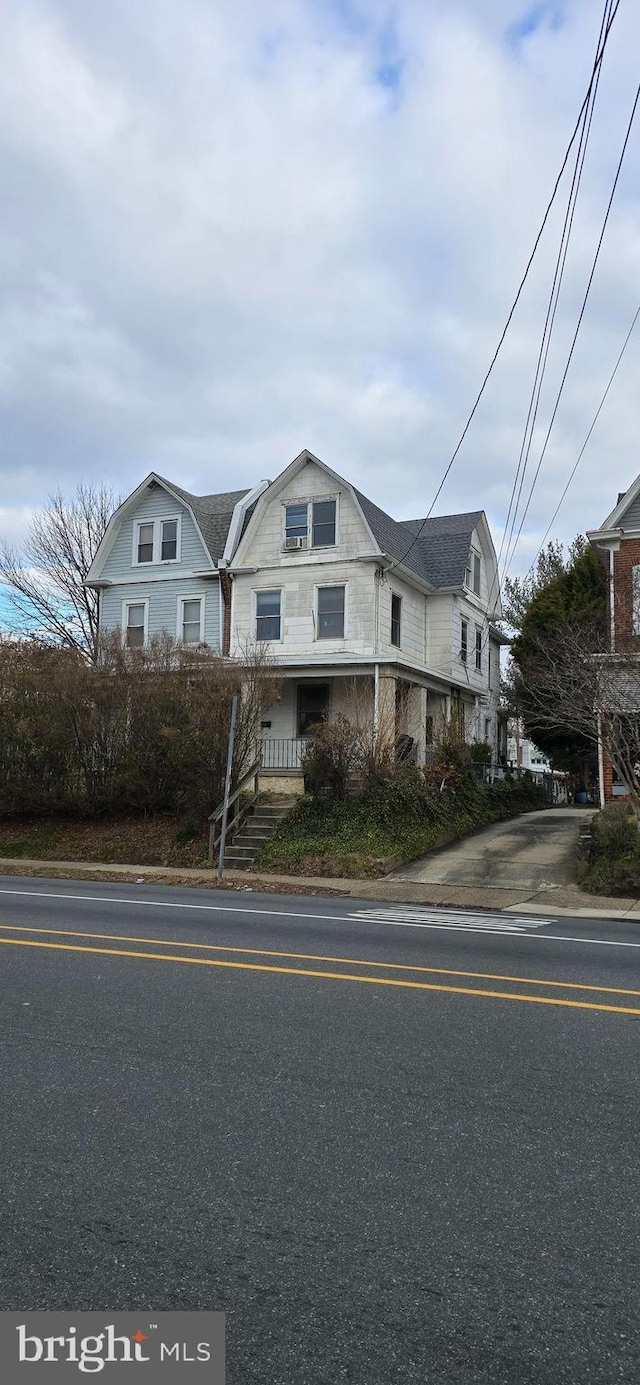 view of front of house