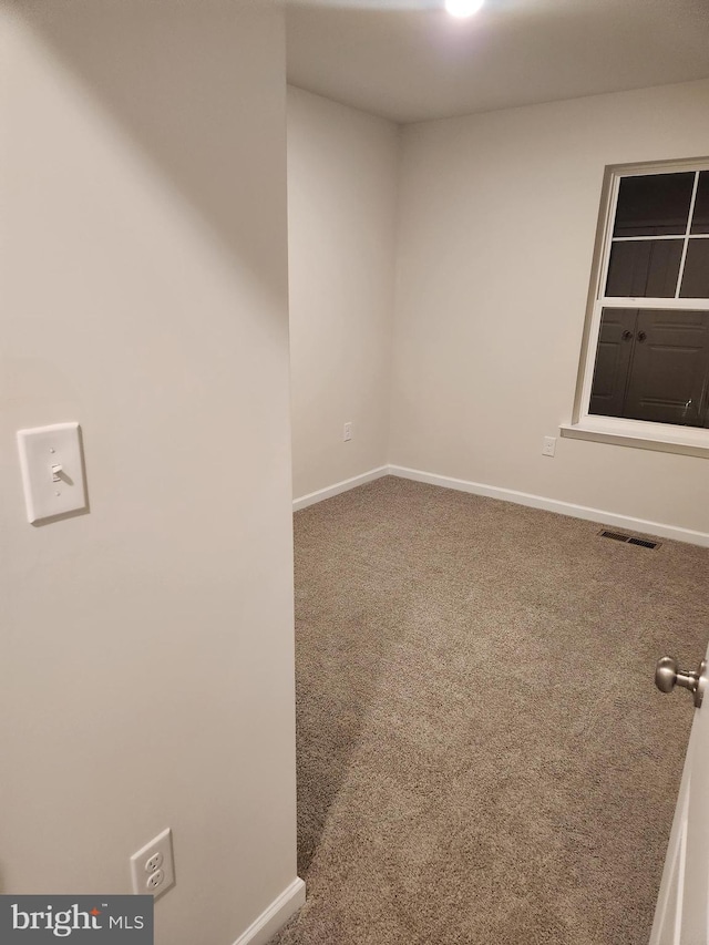 unfurnished room with carpet flooring