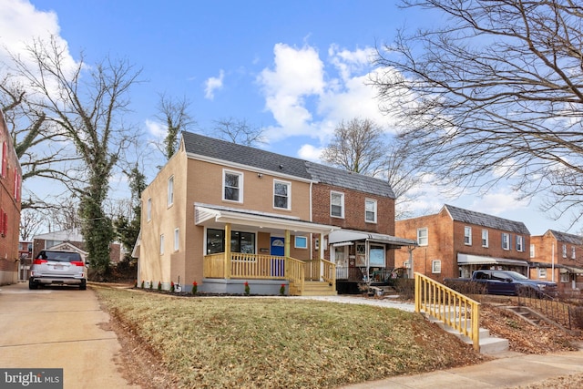 view of front facade featuring covered porch and a front yard