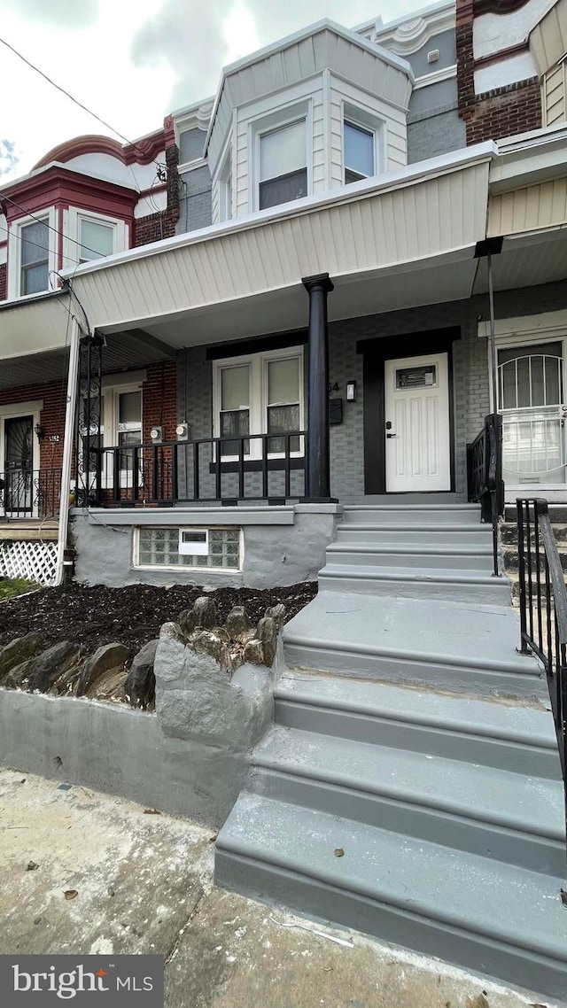 view of front of property with covered porch