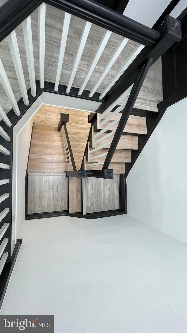 stairway featuring concrete flooring