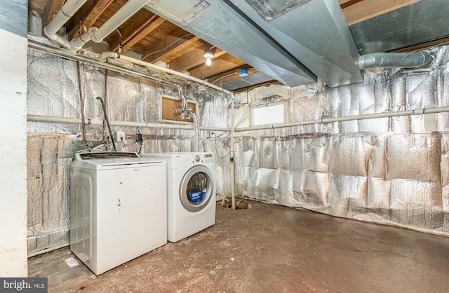 laundry room featuring independent washer and dryer