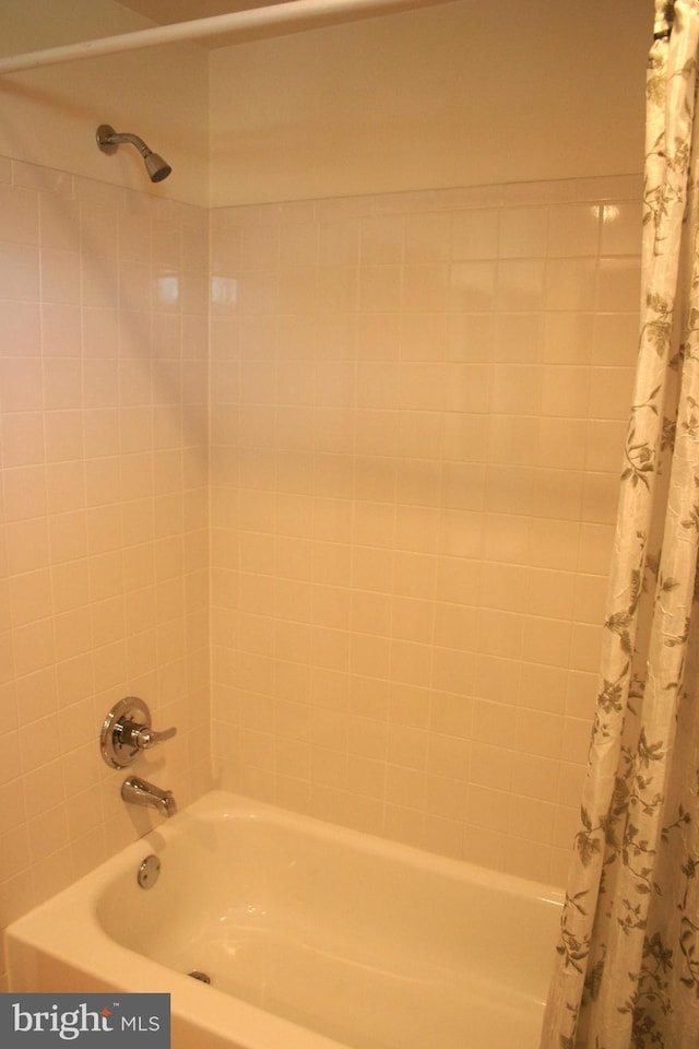 bathroom featuring shower / tub combo with curtain