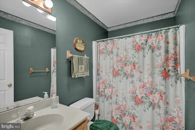 bathroom with vanity, a shower with shower curtain, and toilet