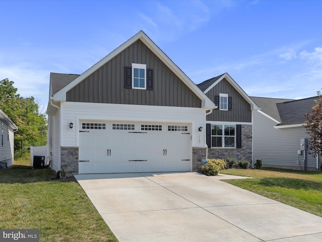 craftsman house featuring a front lawn, central AC unit, and a garage