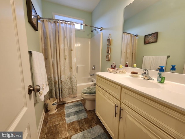 full bathroom with shower / bath combo with shower curtain, vanity, and toilet