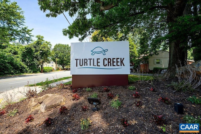 view of community / neighborhood sign