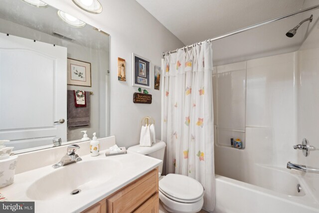 136 Sandpiper Ln, West Deptford, NJ 08086 - full bathroom featuring vanity, shower / bath combination with curtain, and toilet