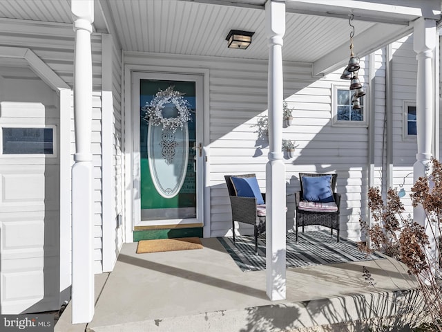 property entrance featuring a porch