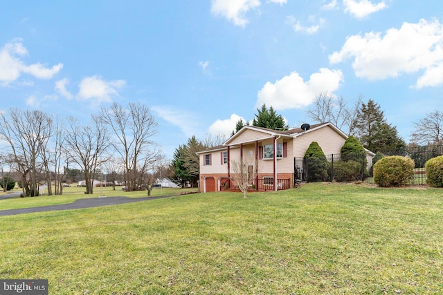 view of front facade featuring a front lawn and a garage