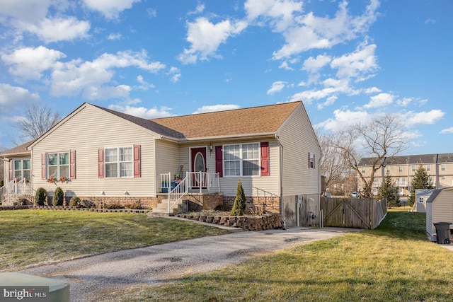 view of front of home featuring a front yard