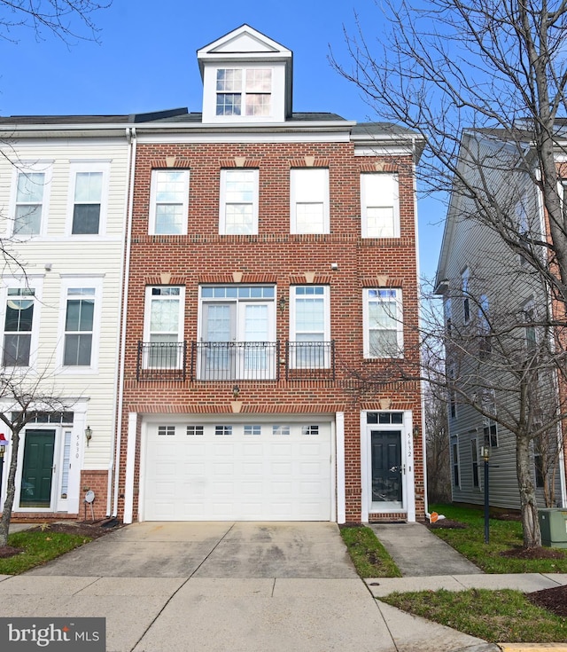 townhome / multi-family property featuring a garage