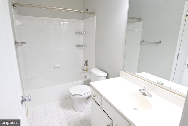 full bathroom with tiled shower / bath, vanity, and toilet