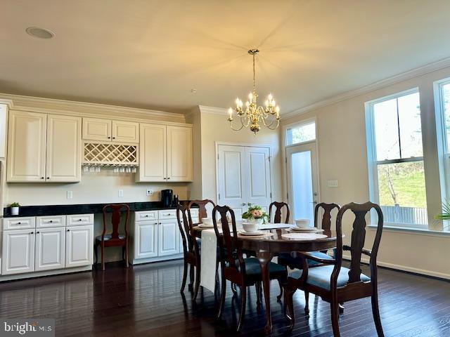 dining room with crown molding, dark hardwood / wood-style floors, and a notable chandelier