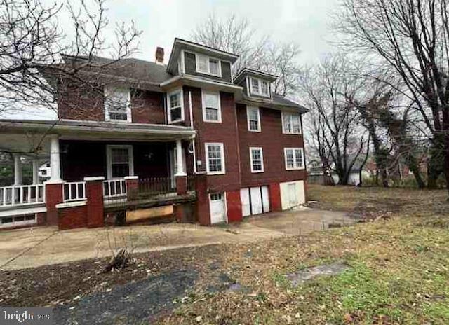 view of front of house with covered porch