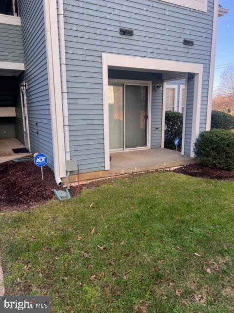 entrance to property featuring a yard