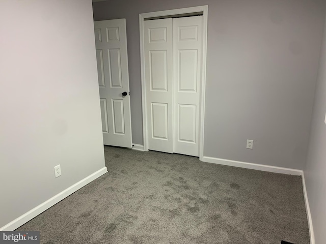 unfurnished bedroom with carpet and a closet