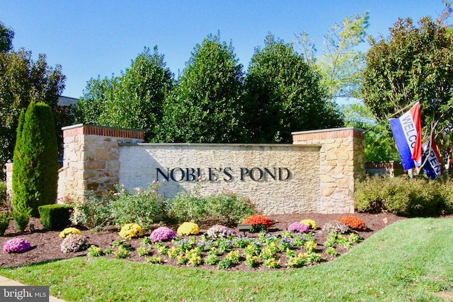 view of community / neighborhood sign