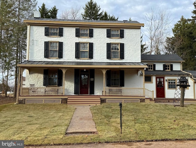 view of front of house featuring covered porch and a front yard