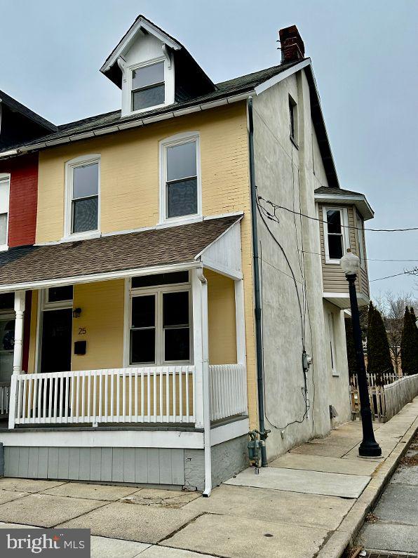 view of front facade with a porch