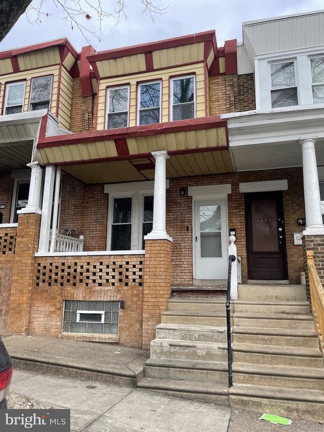 multi unit property featuring a porch