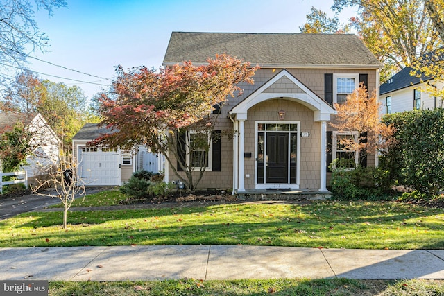 view of front of home featuring a front lawn