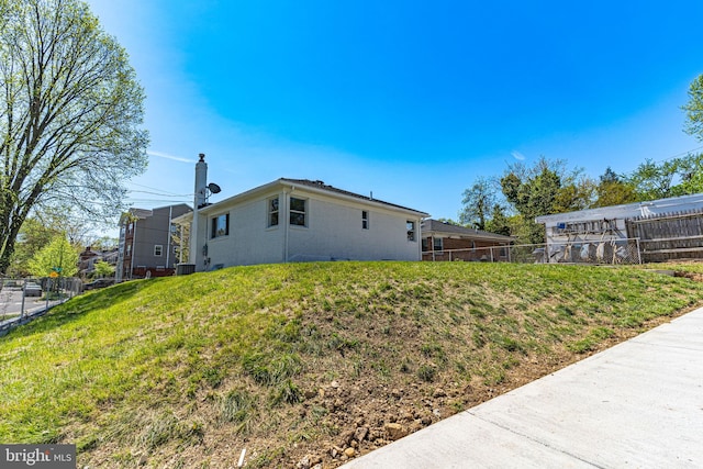 view of side of property featuring a yard