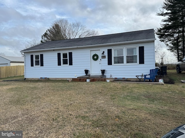 view of front of home featuring a front yard