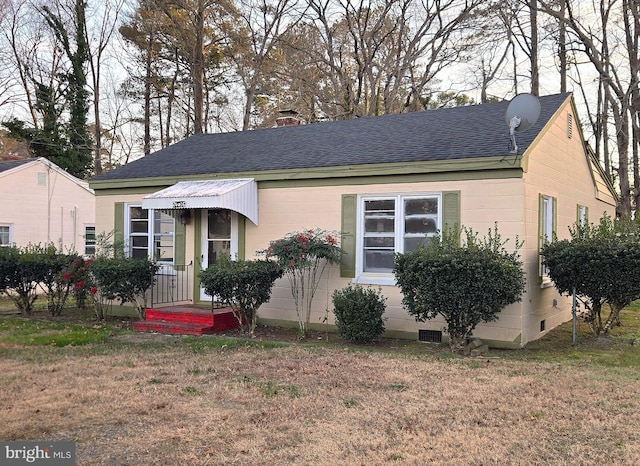 view of front facade featuring a front yard