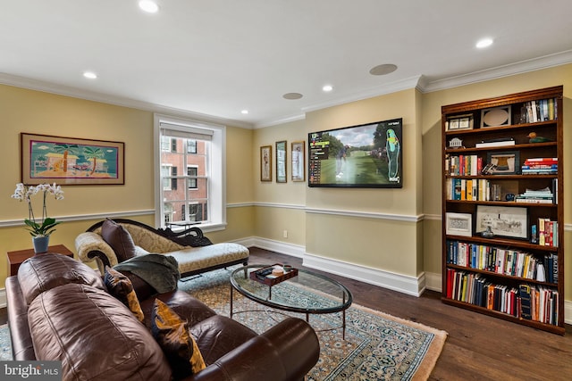 living area featuring dark wood-style floors, recessed lighting, crown molding, and baseboards