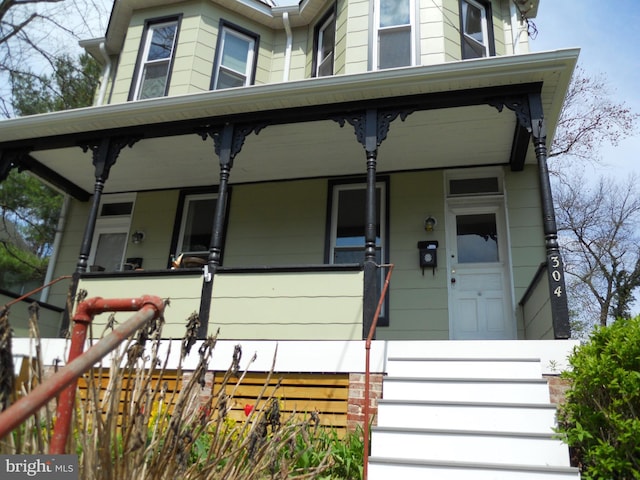 view of front of home featuring covered porch