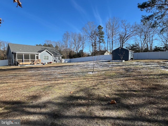 view of yard featuring a storage unit