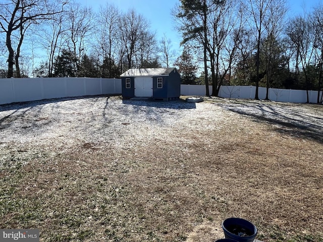 view of yard with a storage shed