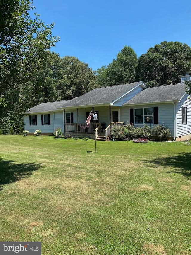 ranch-style house featuring a front lawn