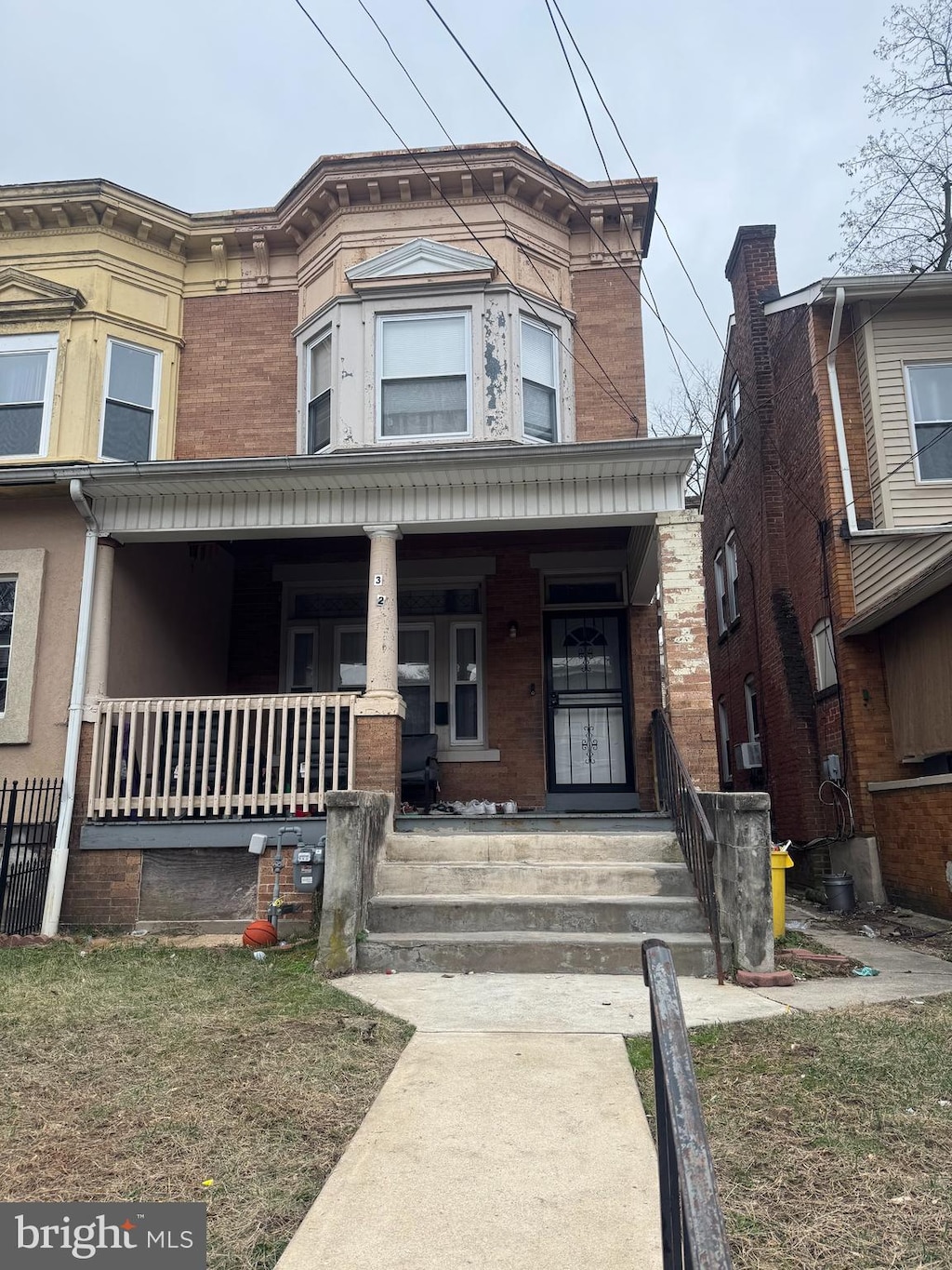 view of front of house with a porch