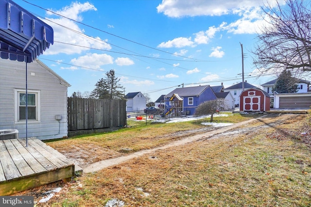 view of yard featuring a storage unit