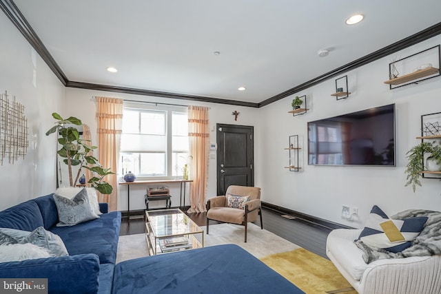 living room featuring light wood-type flooring and crown molding