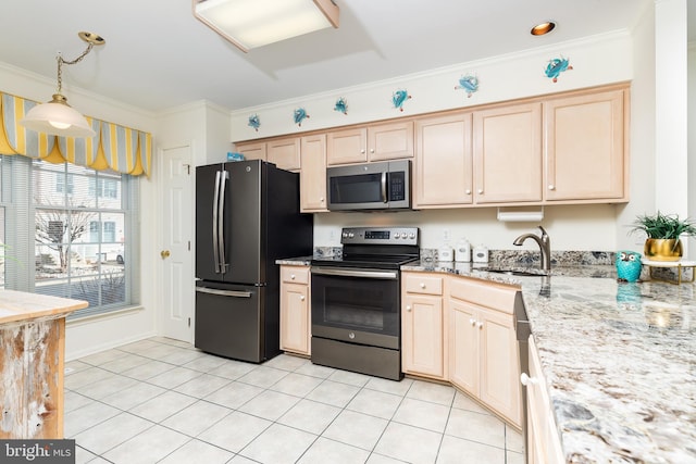 kitchen with stainless steel appliances, decorative light fixtures, light brown cabinetry, and sink