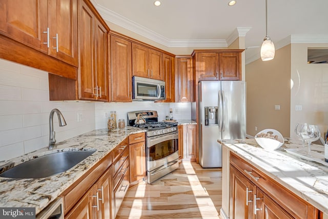 kitchen with tasteful backsplash, stainless steel appliances, crown molding, sink, and decorative light fixtures