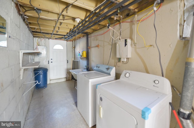 laundry room featuring laundry area and independent washer and dryer