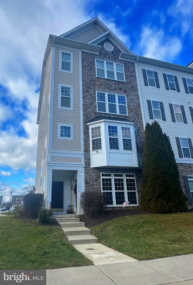 view of property featuring a front lawn