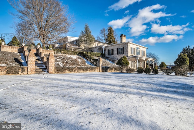 view of front of property