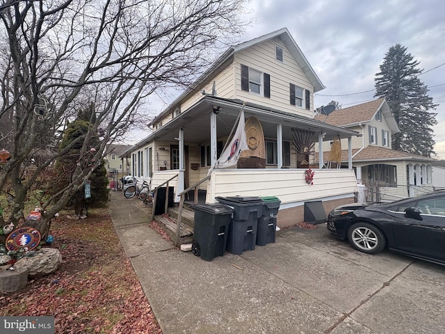 view of front of property featuring a porch