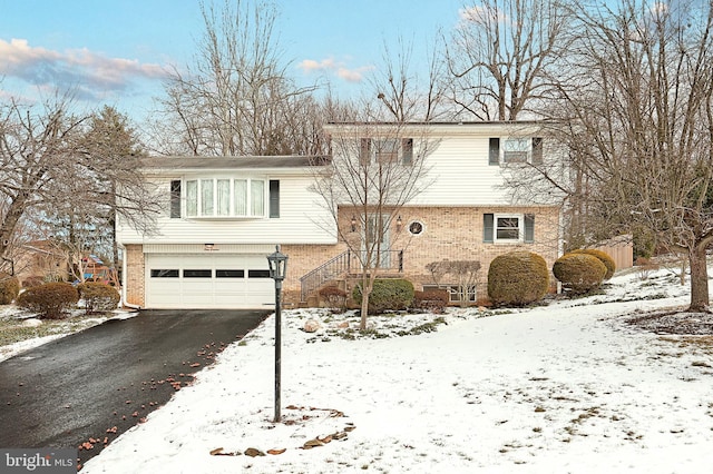 view of front facade featuring a garage