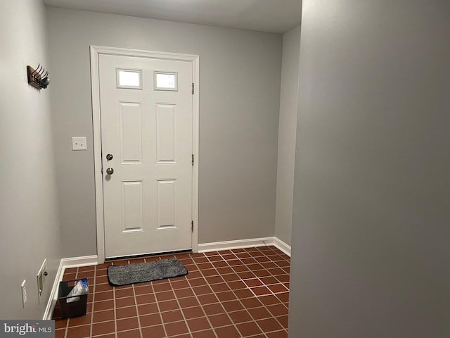 foyer entrance featuring baseboards